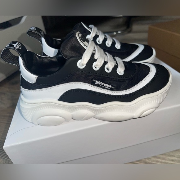 Moschino Double Question Mark logo-adorned Teddy shoes - Picture 3 of 9